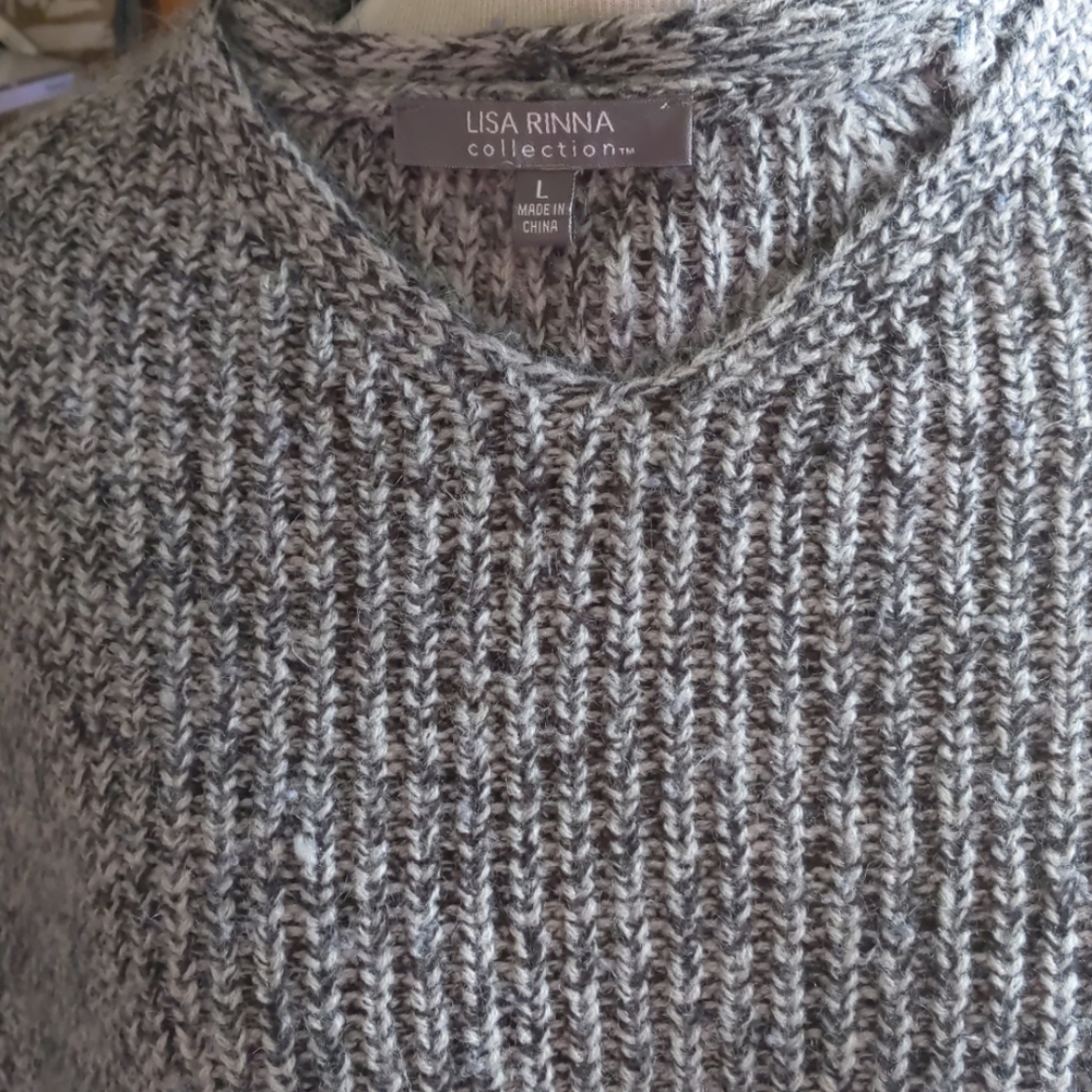 V neck sweater/ - Picture 3 of 3
